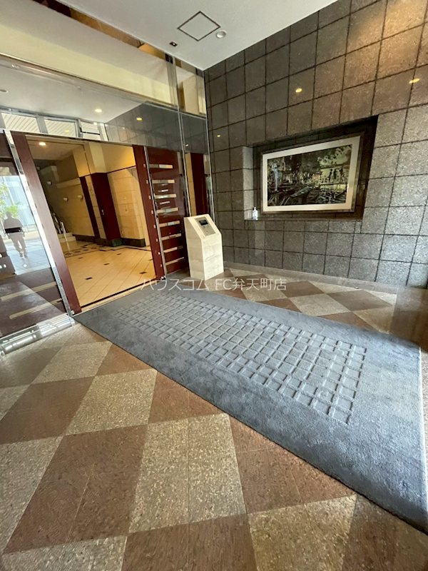 25/30 エントランス