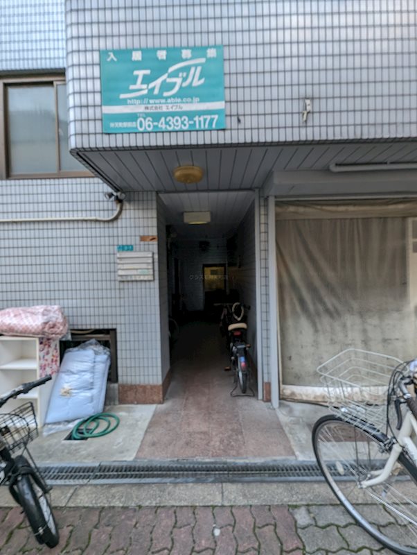 18/23 エントランス