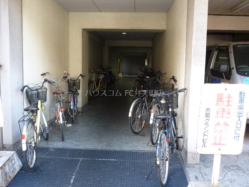 18/26 エントランス