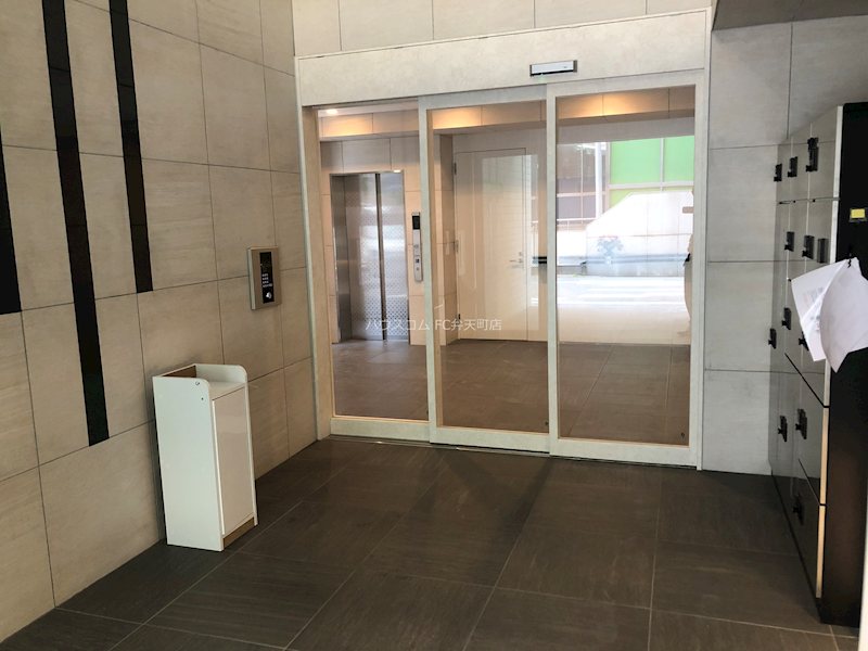 17/23 エントランス