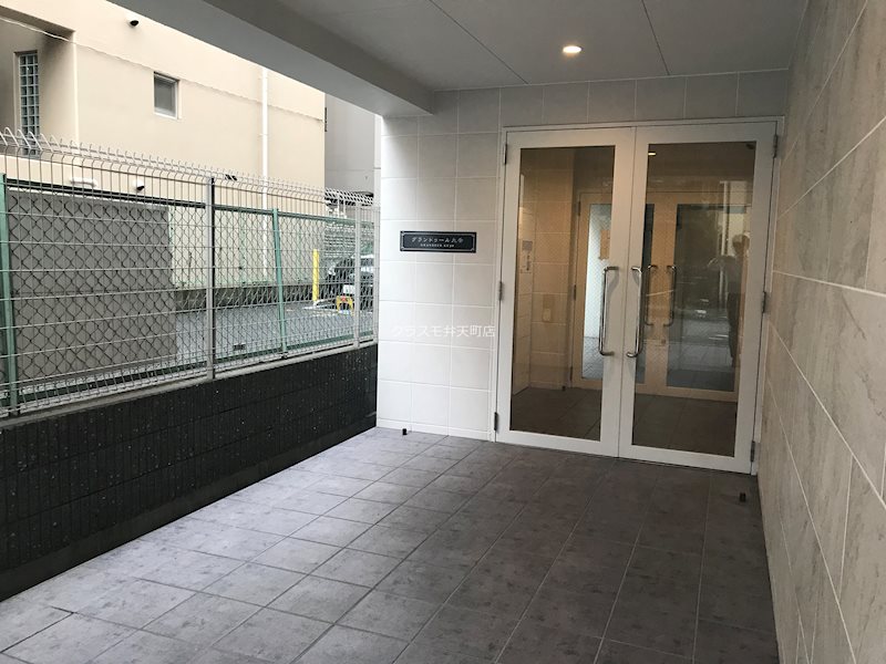 24/29 エントランス