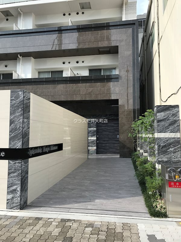 16/21 エントランス