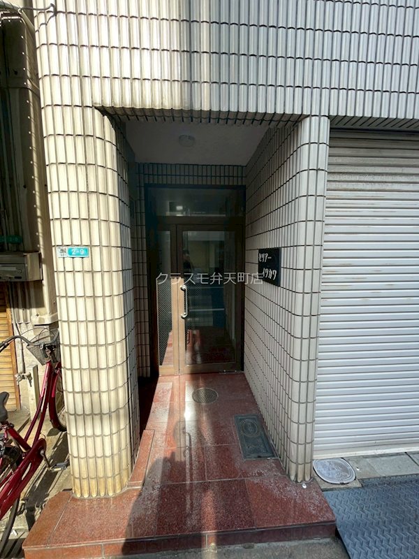 19/27 エントランス