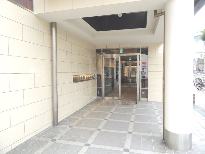 16/21 エントランス