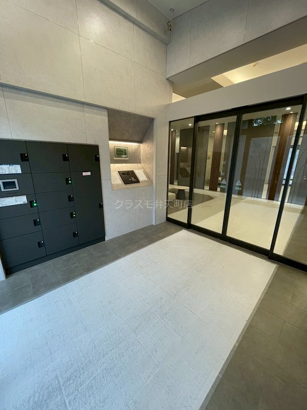 24/30 エントランス