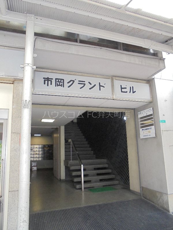 21/30 エントランス