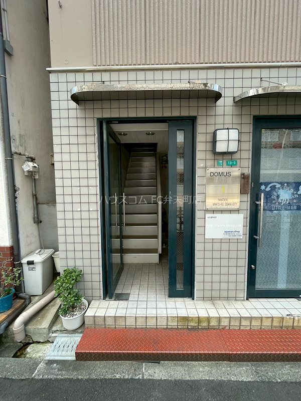 18/23 エントランス