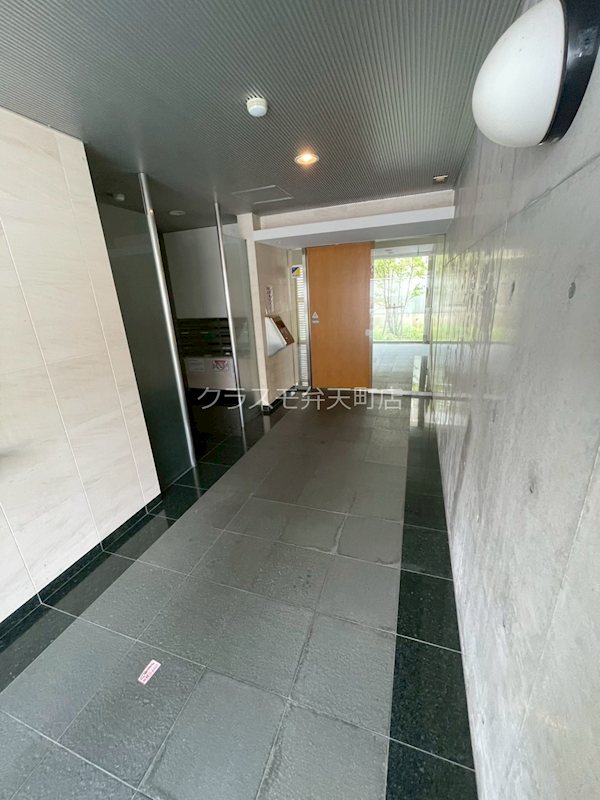 23/30 エントランス