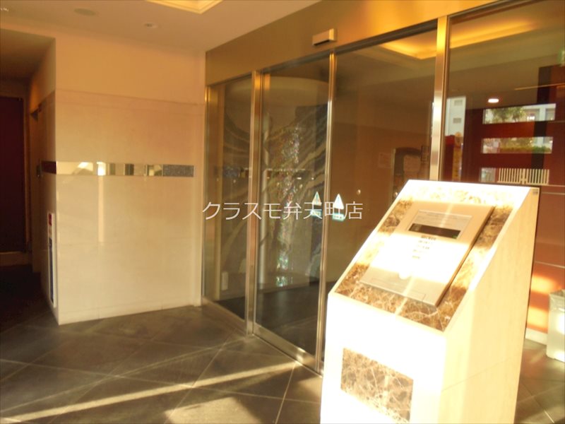 14/19 エントランス