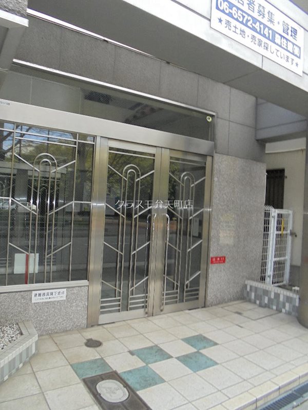 16/21 エントランス