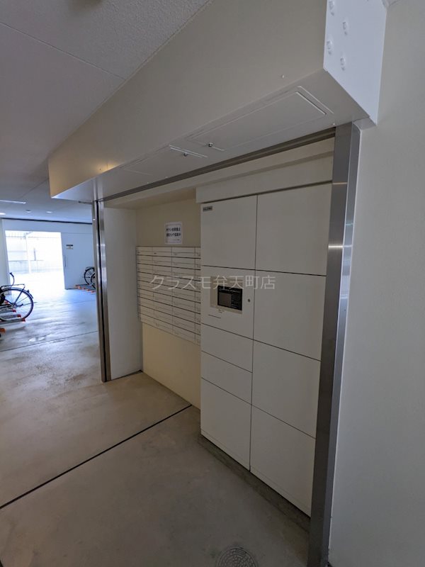 18/23 エントランス