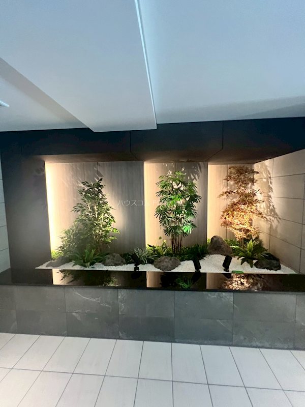 23/30 エントランス