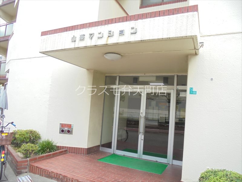 17/23 エントランス