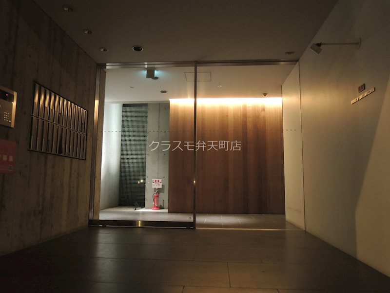 16/21 エントランス