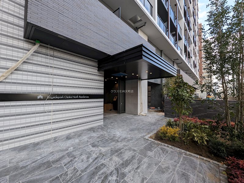 22/28 エントランス