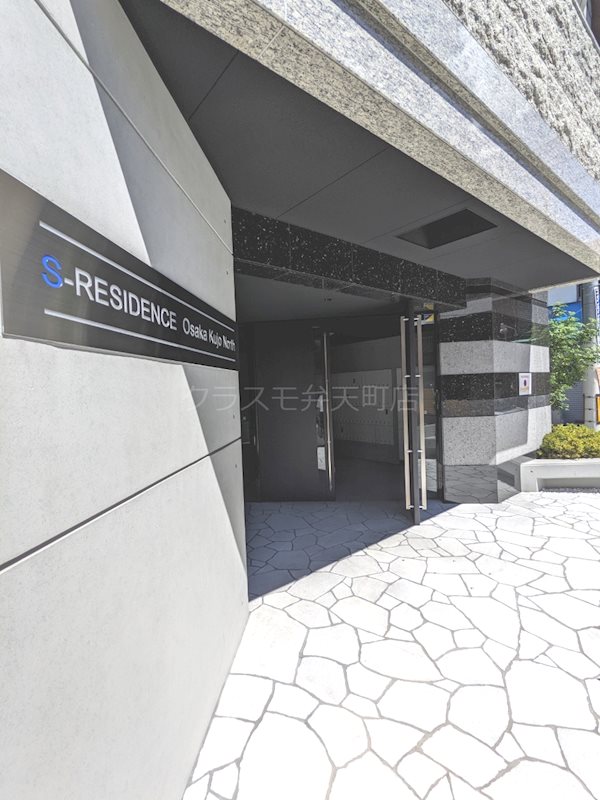 22/27 エントランス