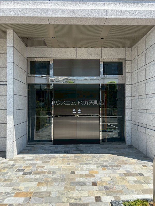 23/30 エントランス