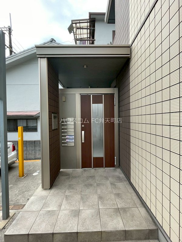 24/30 エントランス