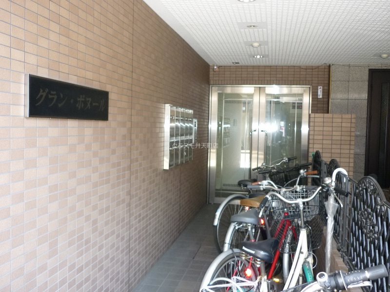 14/19 エントランス