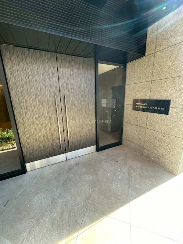 21/27 エントランス