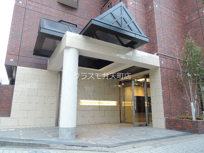 18/24 エントランス