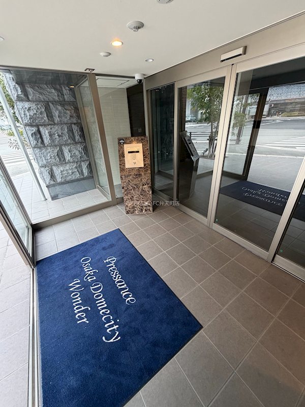 24/30 エントランス