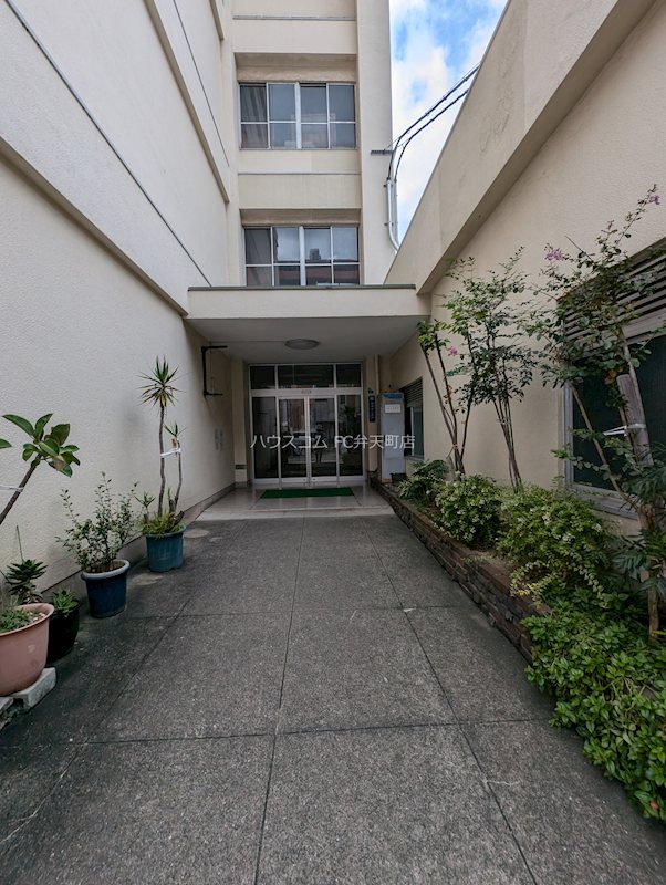 17/22 エントランス