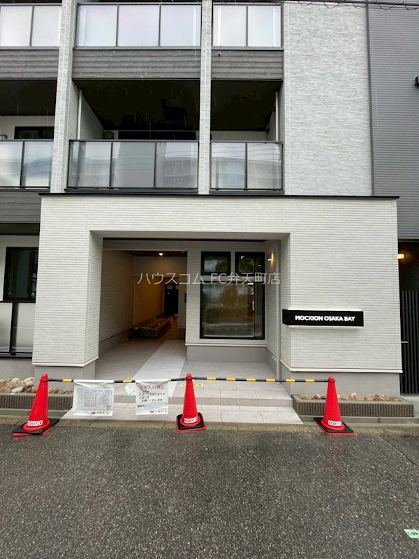 22/28 エントランス