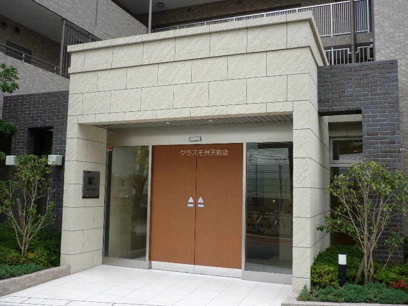 16/21 エントランス