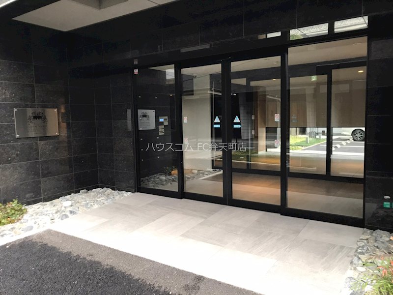 20/26 エントランス