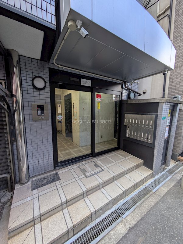 25/30 エントランス