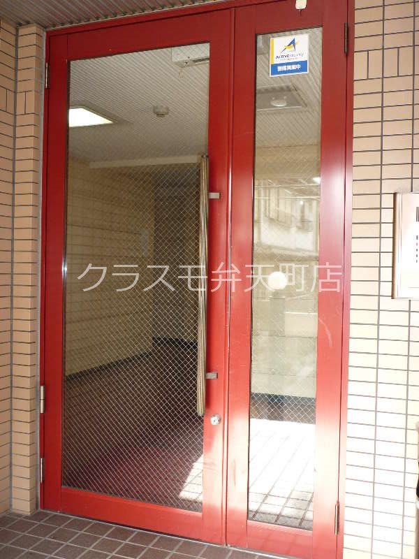 18/23 エントランス