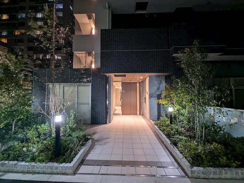 16/19 エントランス