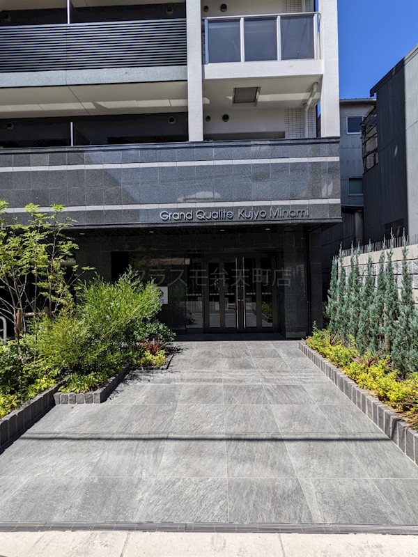 19/25 エントランス