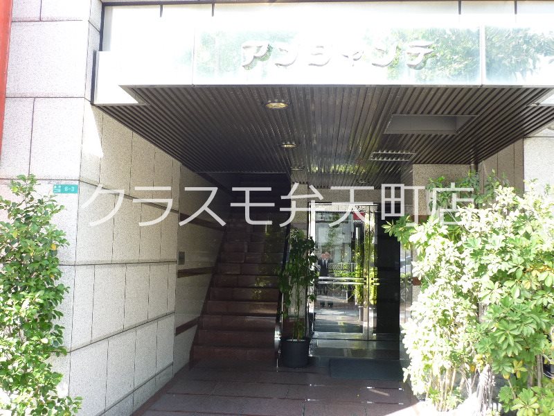 16/21 エントランス