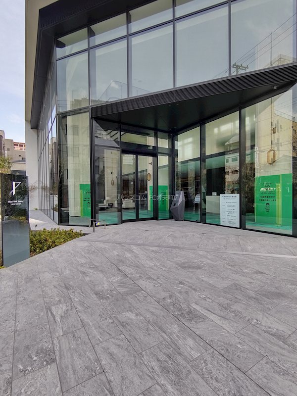 23/30 エントランス