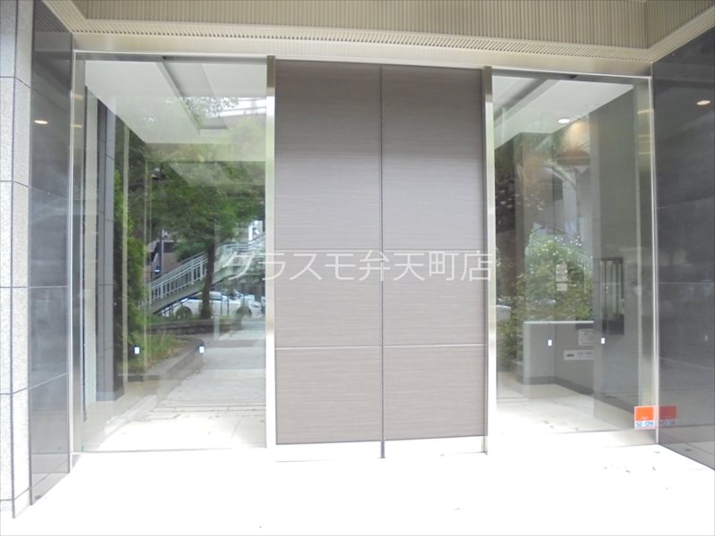 18/23 エントランス