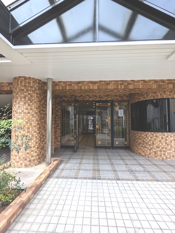 19/25 エントランス