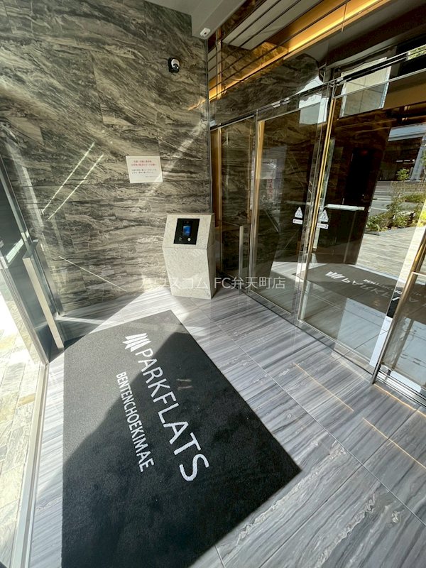 23/30 エントランス