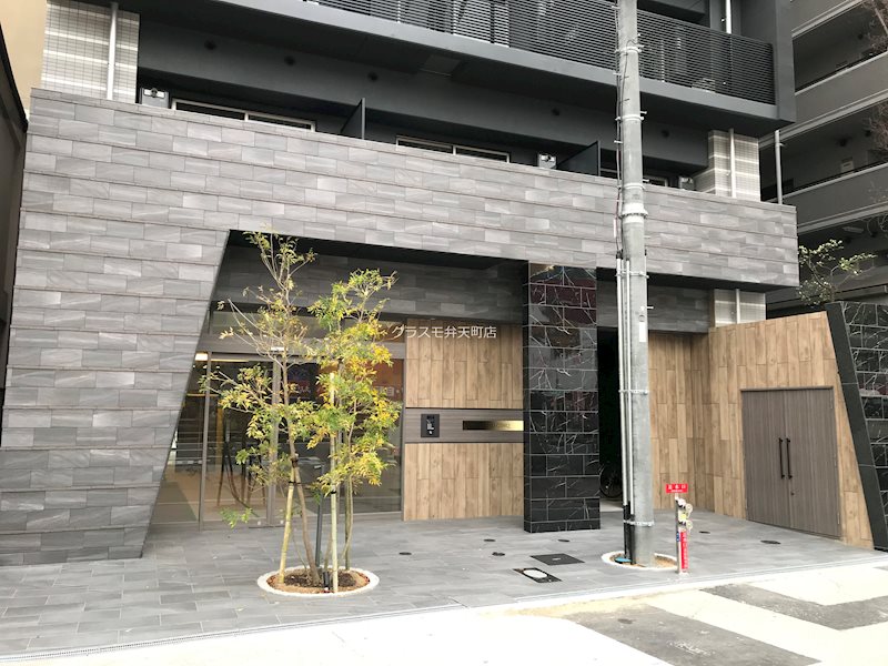 22/27 エントランス