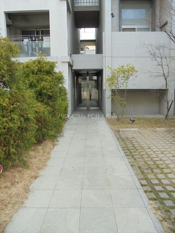 14/20 エントランス