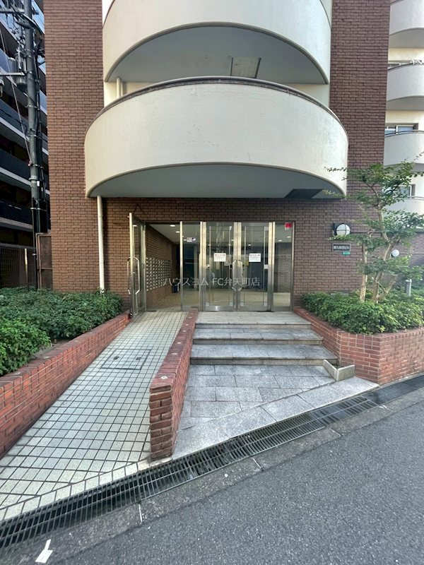 22/27 エントランス