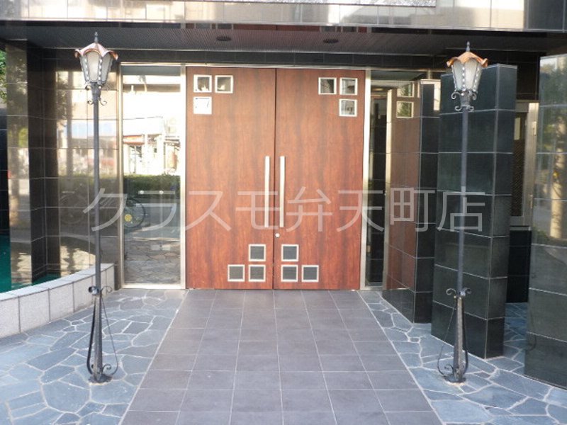 16/21 エントランス