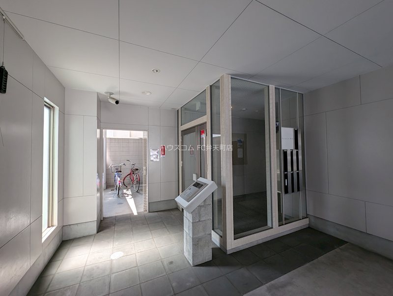 18/22 エントランス