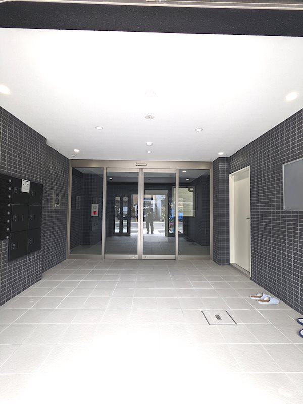 21/27 エントランス