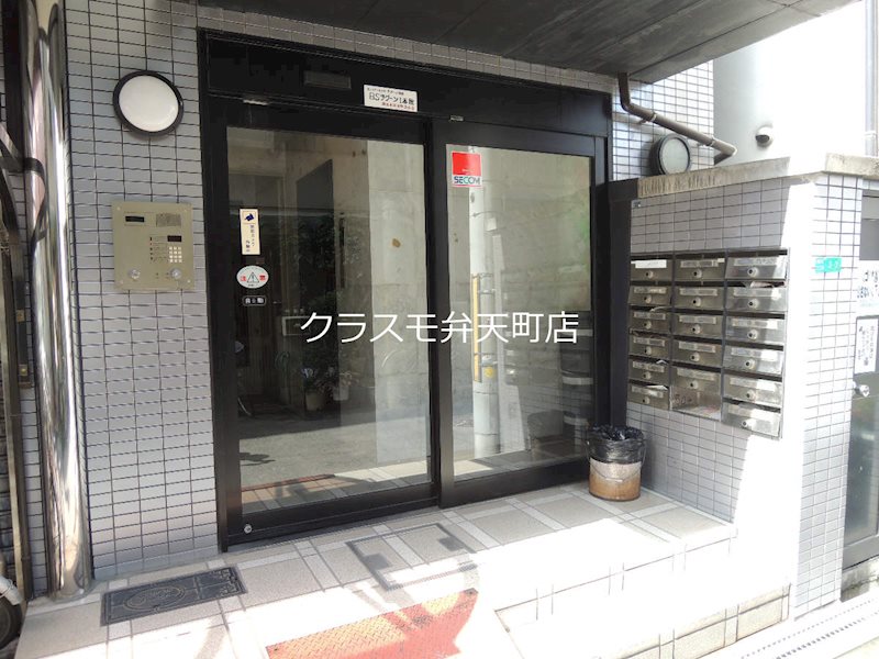 16/21 エントランス