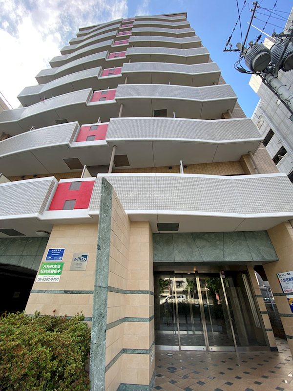 22/27 エントランス