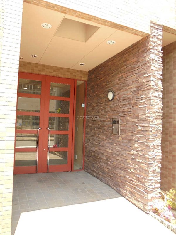 15/18 エントランス