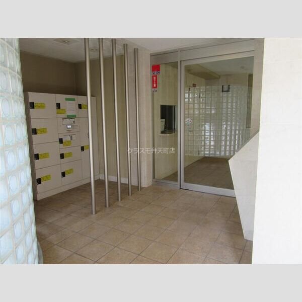 21/27 エントランス