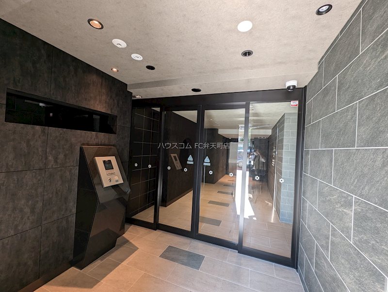 21/25 エントランス